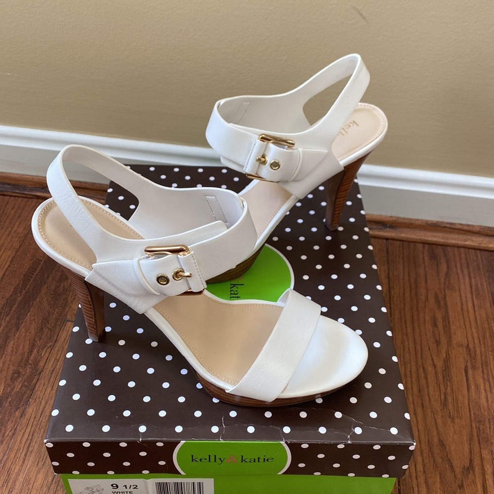 Kelly & Katie size 9.5 Off-White Olia Sandal